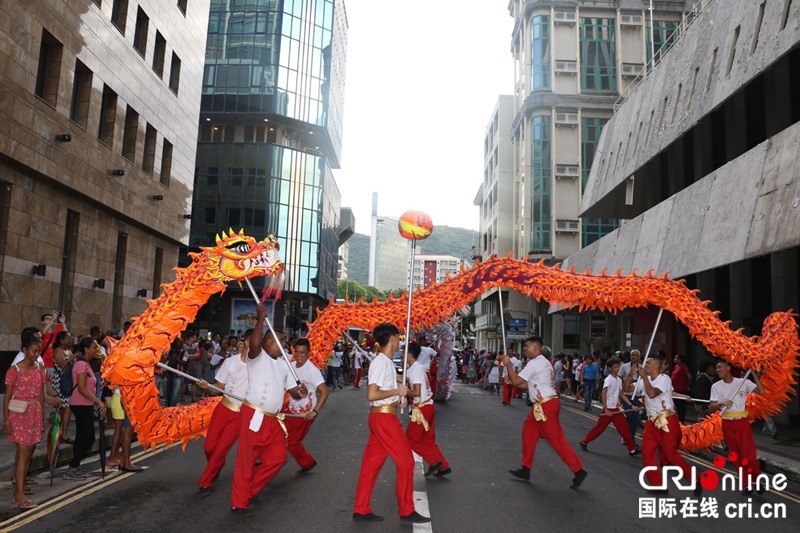 「欢乐春节」毛里求斯春节巡游盛况空前 各族人民同贺共庆喜迎春节
