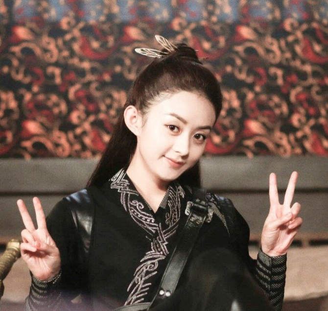 赵丽颖"剪刀手"简直萌翻了,尤其第3张,卖萌可爱到极致!