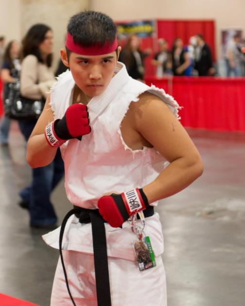 街头霸王cos,网友:这是谁家的春丽那么可爱啊?没人要我抱走咯