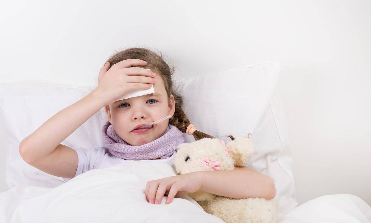 宝宝发烧家长担心,多少才算正常温度,家长要学会判断