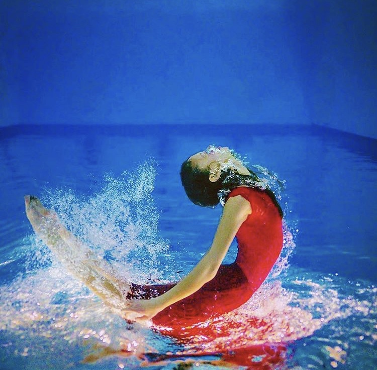 水中芭蕾更显柔美!摄影师这组作品让人大饱眼福