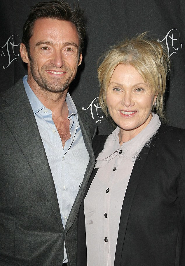 50岁金刚狼休·杰克曼现身澳洲海滩,一身健硕的肌肉打脸小李子!