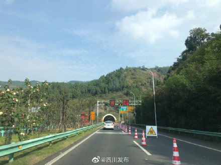 成巴高速公路图片