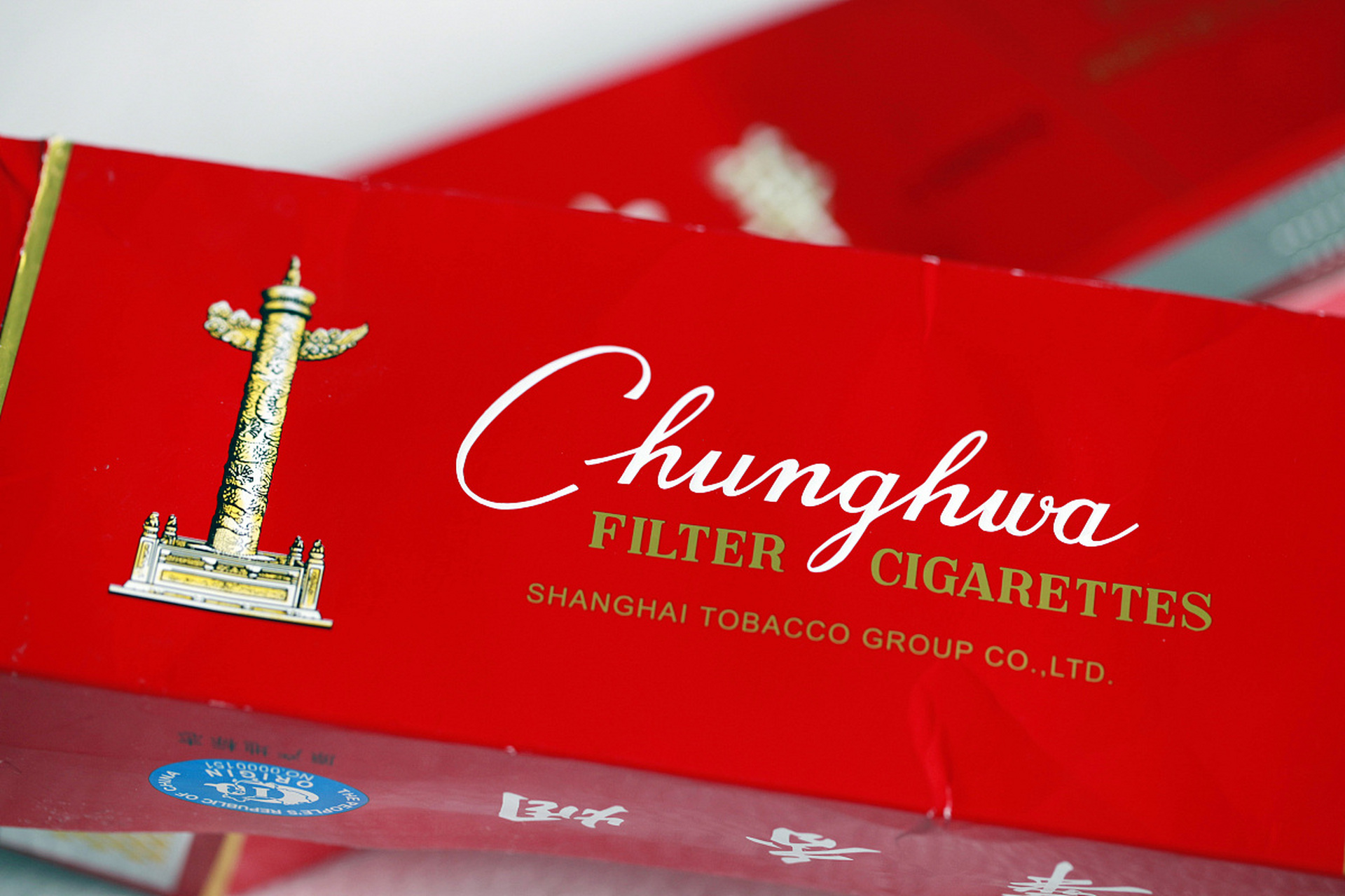 辽宁大连,为给儿子办婚礼,女子从同学那里买了85条香烟.