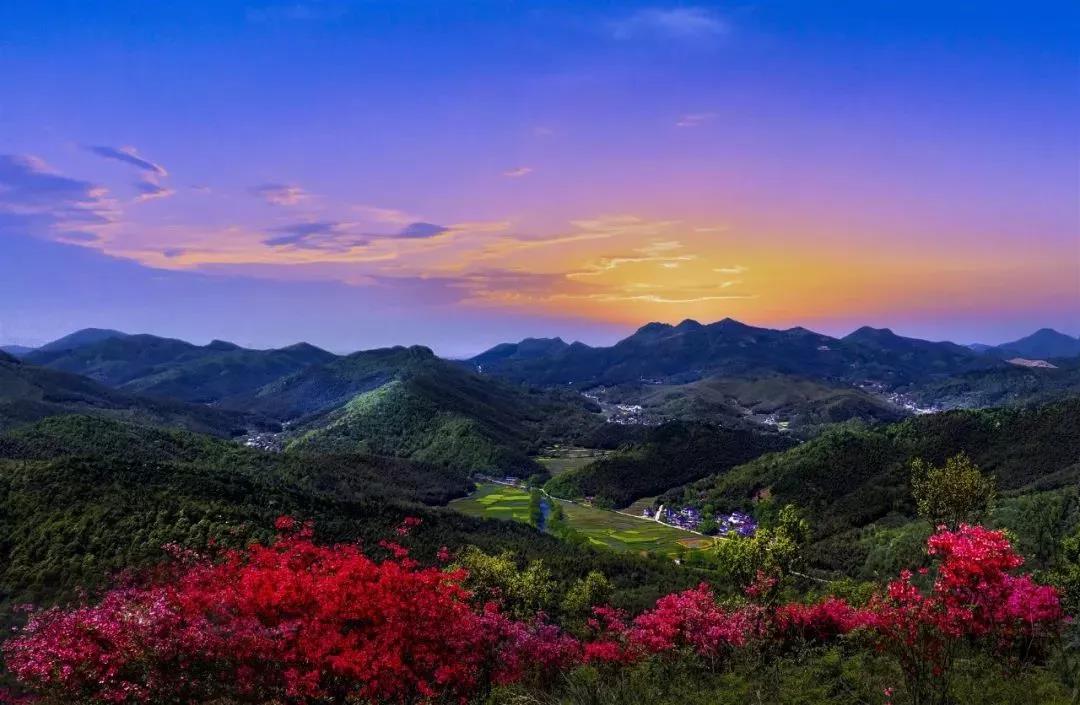 万年台景区 万年台风景区位于无为县鹤毛乡境内,面积
