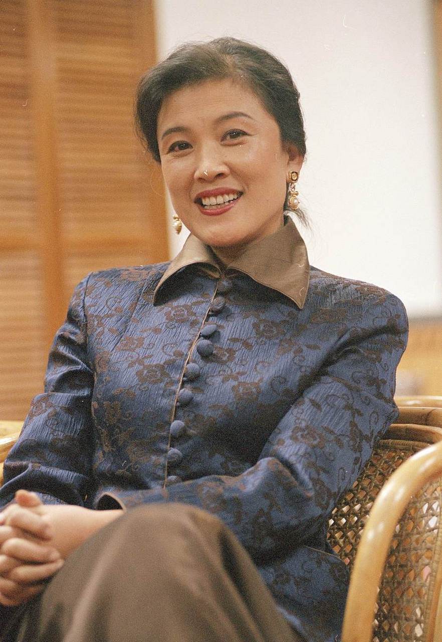 演员宋春丽,青岛人,山东大妞,性情豪爽,因为拍戏,耽误了下一代,一直到