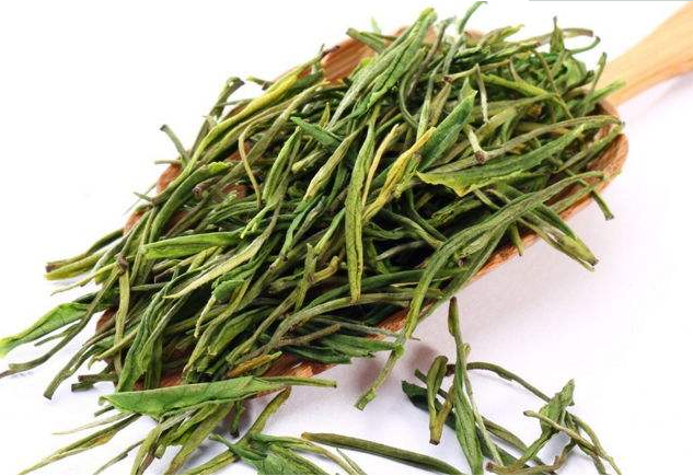 安化松针,外形劝直秀丽,翠绿匀整,,其形状宛如松针;香气浓厚,滋味甜醇