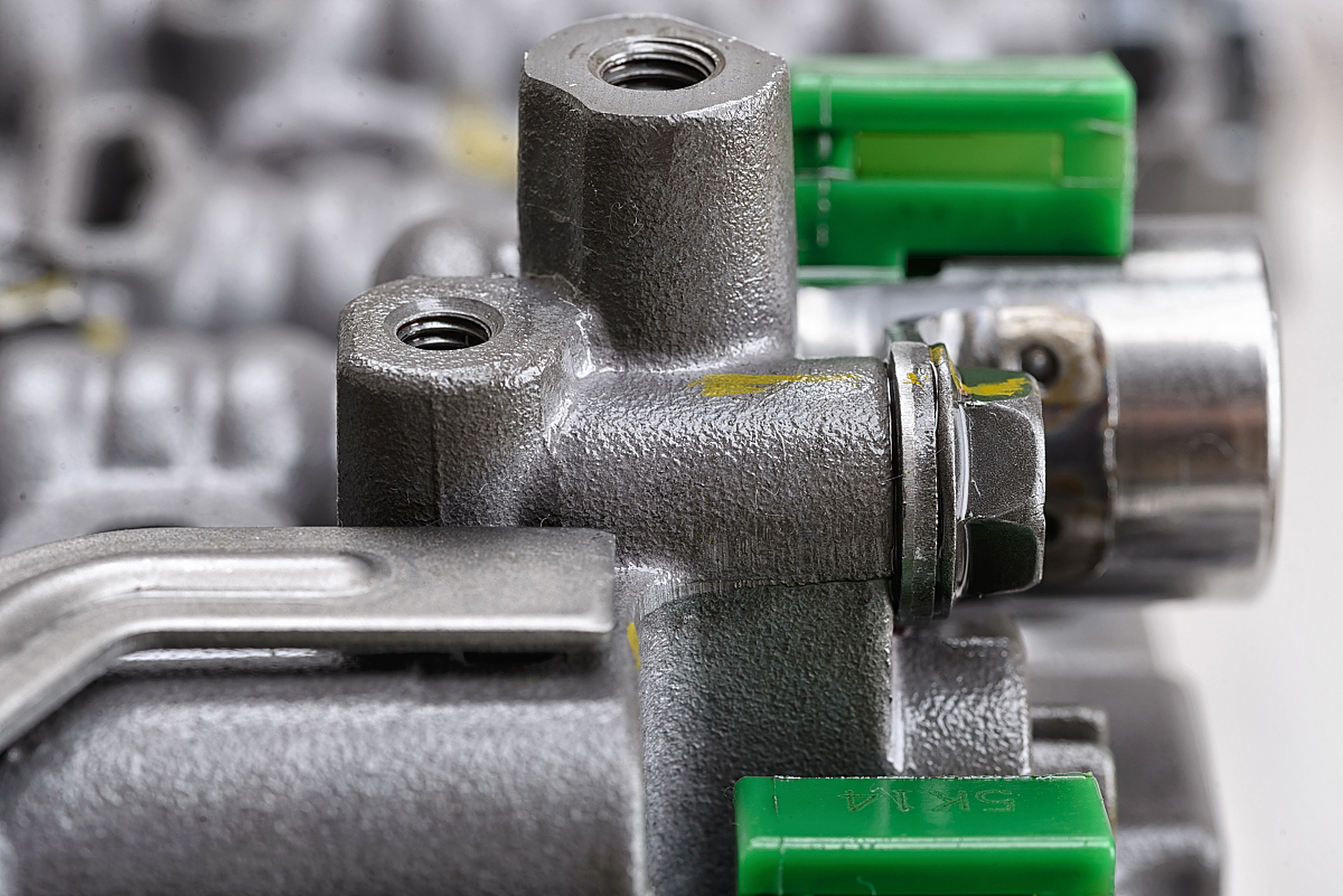 摘要:本文提供了太阳能电磁阀的正确安装方法,包括选择合适的安装位置