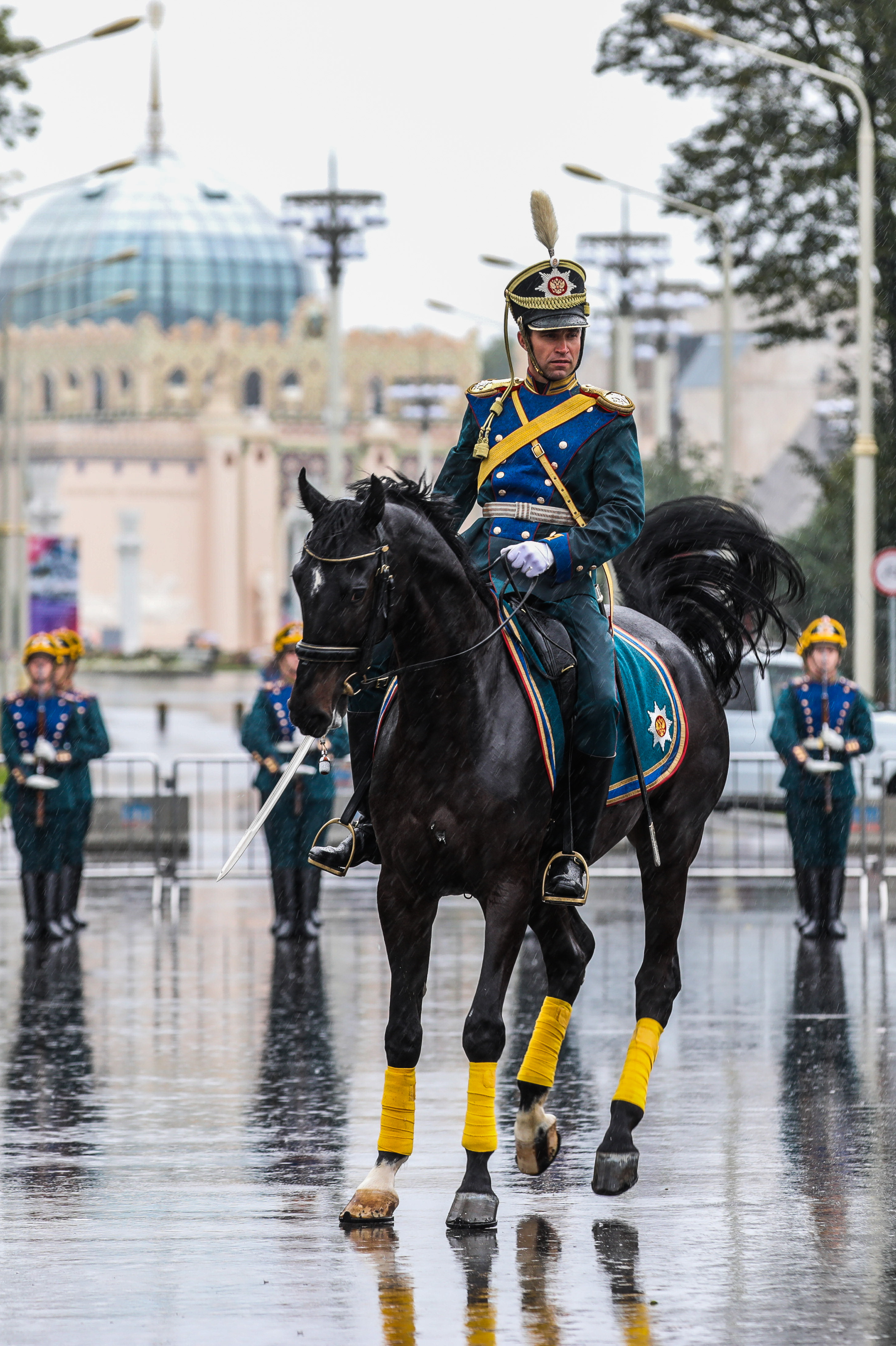 俄罗斯总统警卫团在全俄展览中心举行表演
