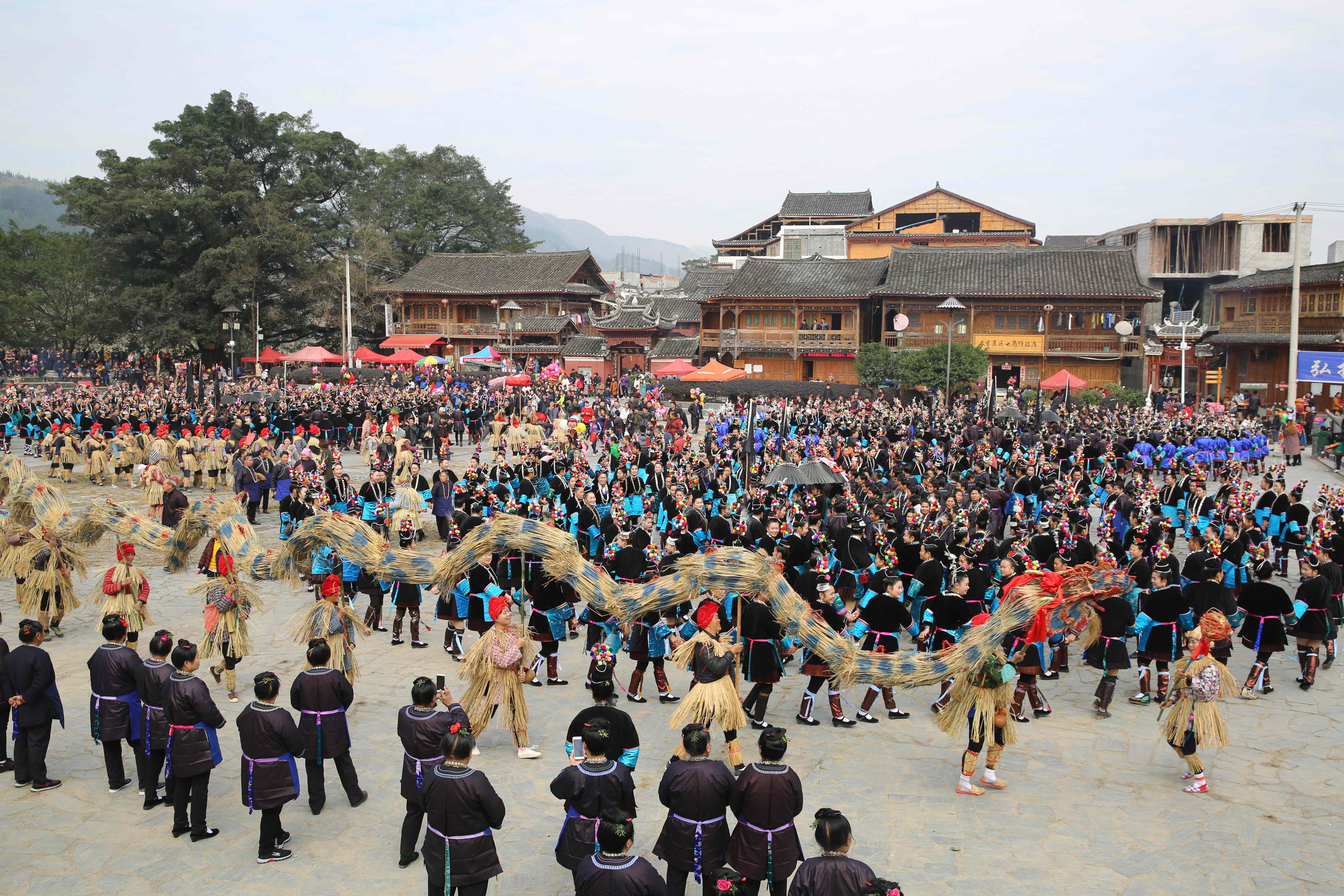 12月18日,在榕江县三宝侗寨,当地群众参加萨玛节活动.