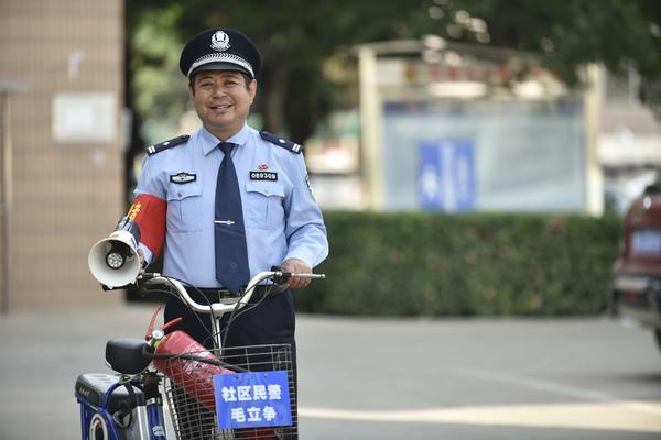 学雷锋 见行动丨片警毛立争:他为民办贴心事,百姓写诗"赞立争"