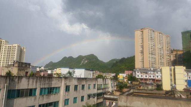 雨后彩虹刷爆"朋友圈",大紫云的傍晚美爆了!
