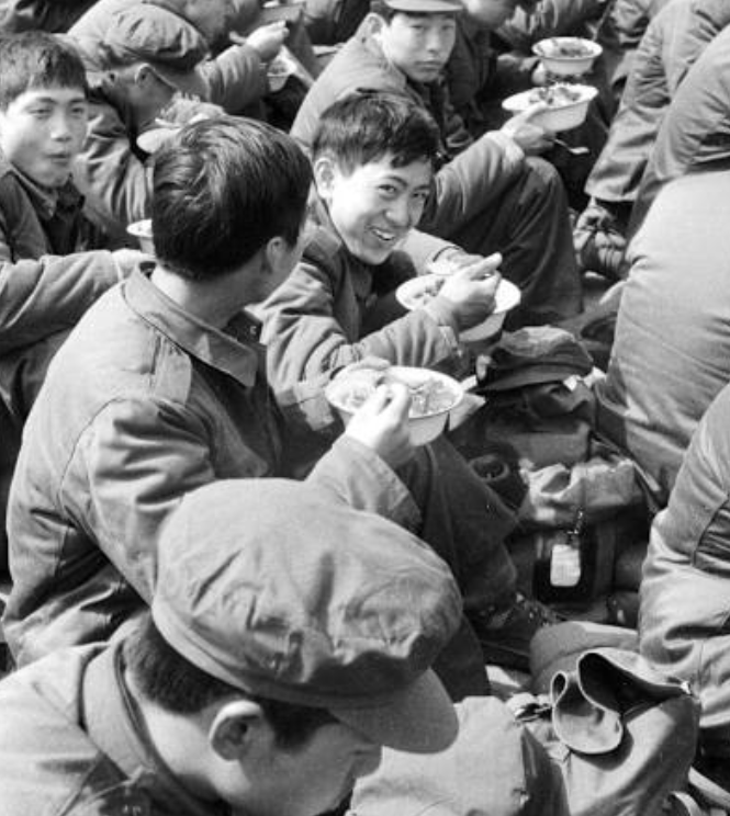 60年代新兵上火车图片图片