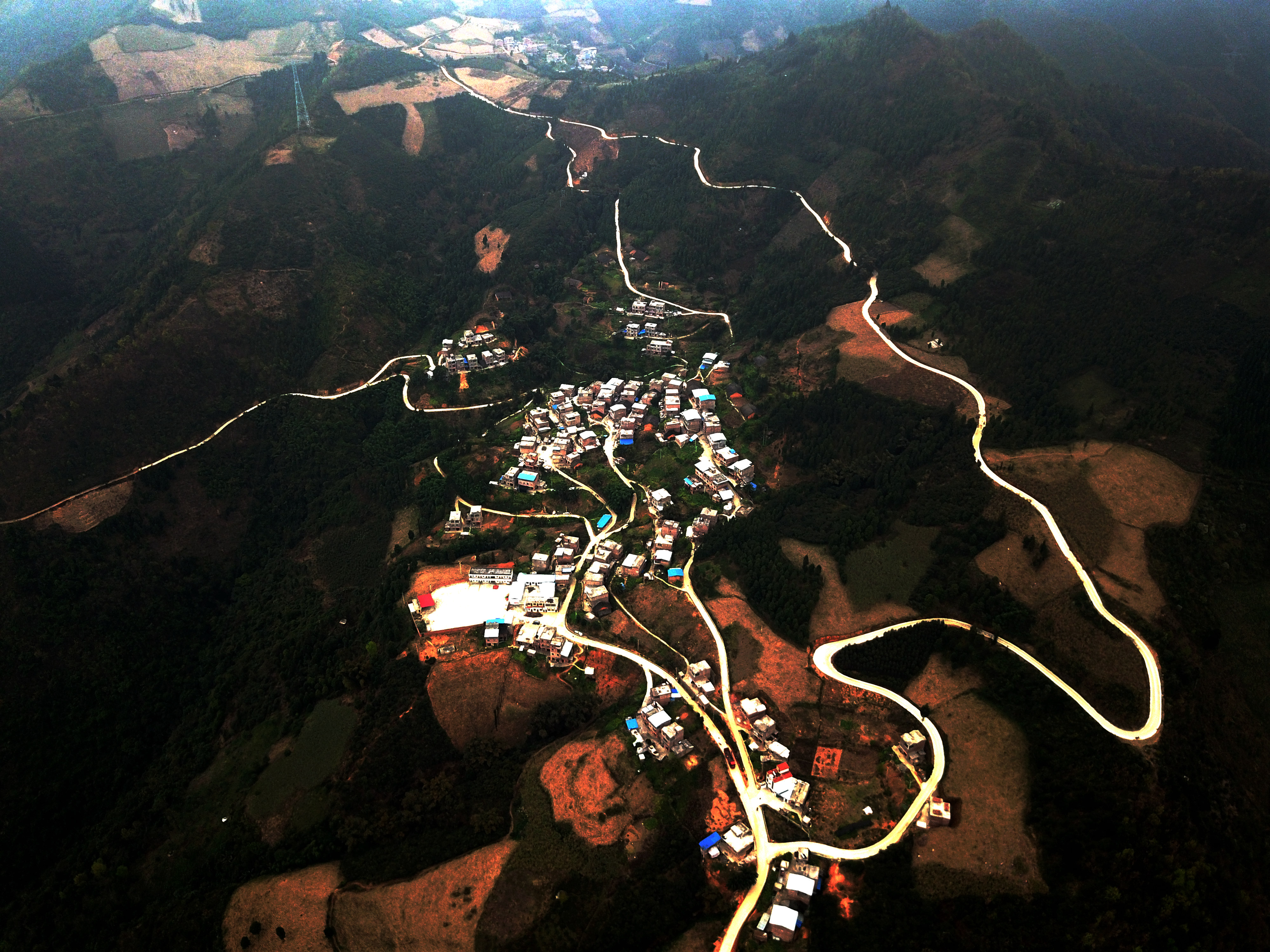 图文互动)(6)从秃山到青山的蝶变——广西石漠化治理10年再现发展生机