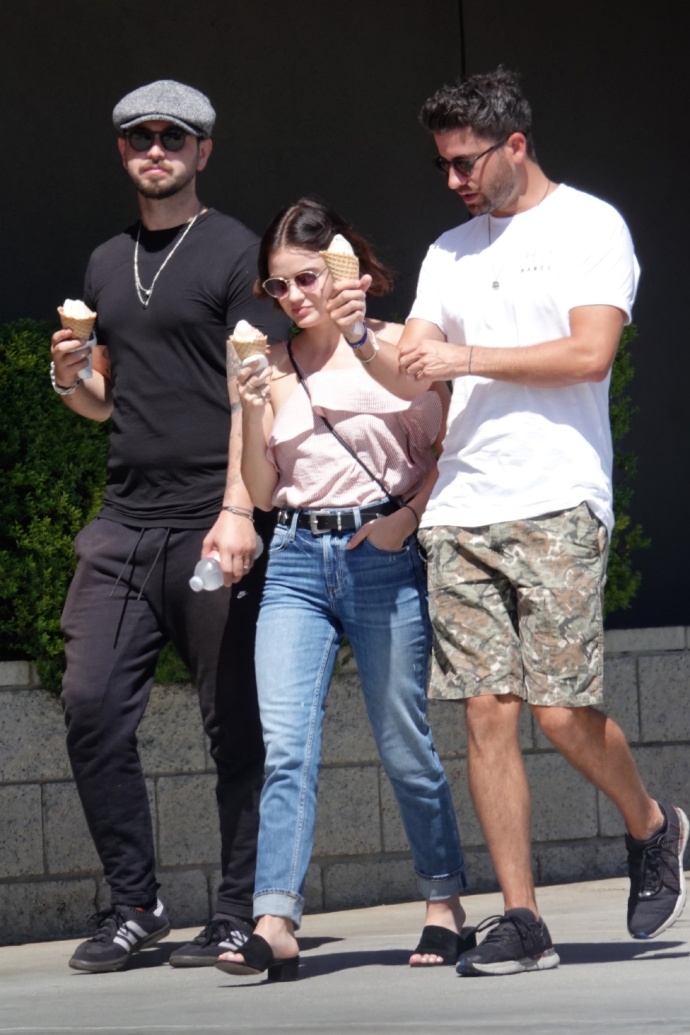 《美少女的谎言》中露西海尔现身,两男一女的搭配看了就想笑