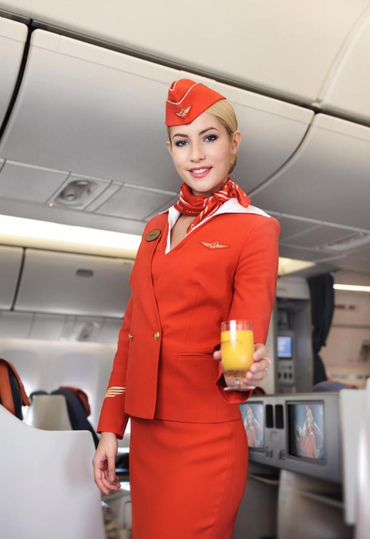 在大家的印象中,空姐都是个子高很漂亮很温柔的.