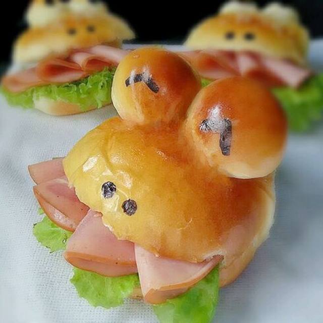 青蛙面包,造型可爱,一出炉就被抢光了