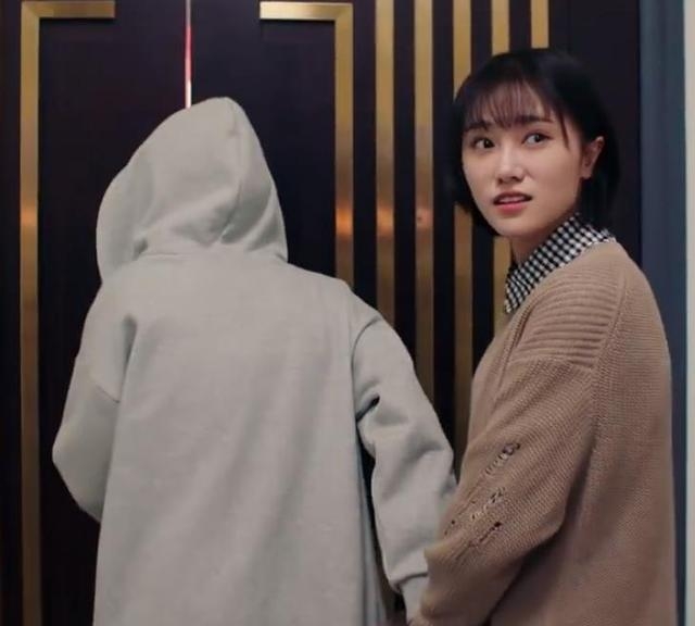 郑爽和替身出演新剧,在剧中饰演姐妹,却被网友吐槽面相老气!