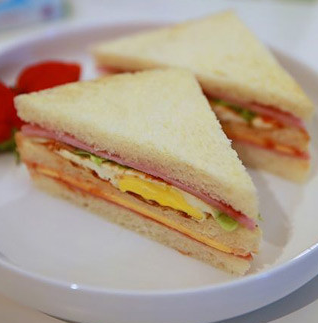 鸡蛋猪排三明治,可以满足你早餐所有的营养需求