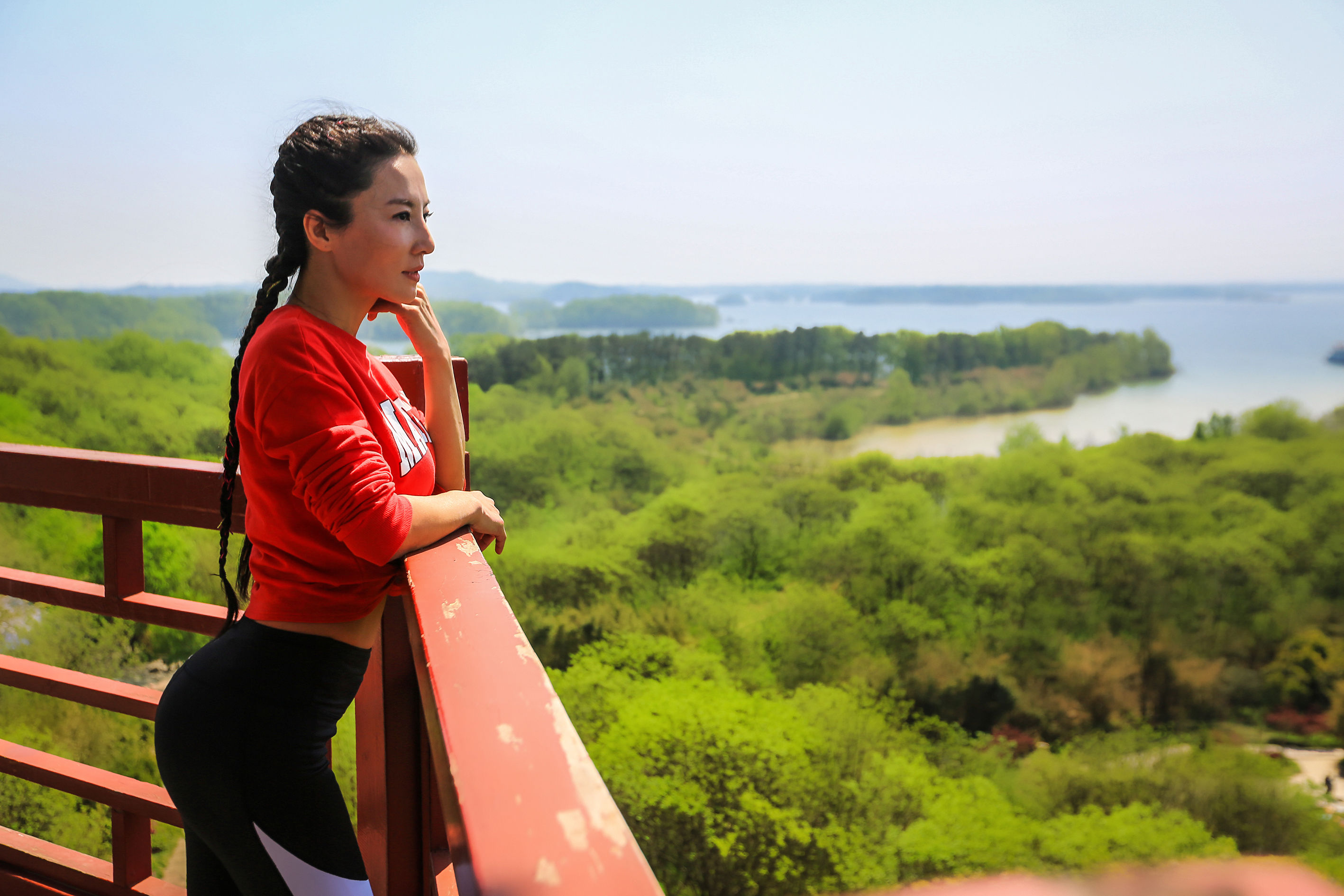 《客栈》中的"冬泳女神,今登上国外媒体头条,走向世界