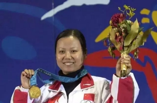 奥运冠军陶璐娜近况:44岁身材发福,与老公是高中同学,儿子像她