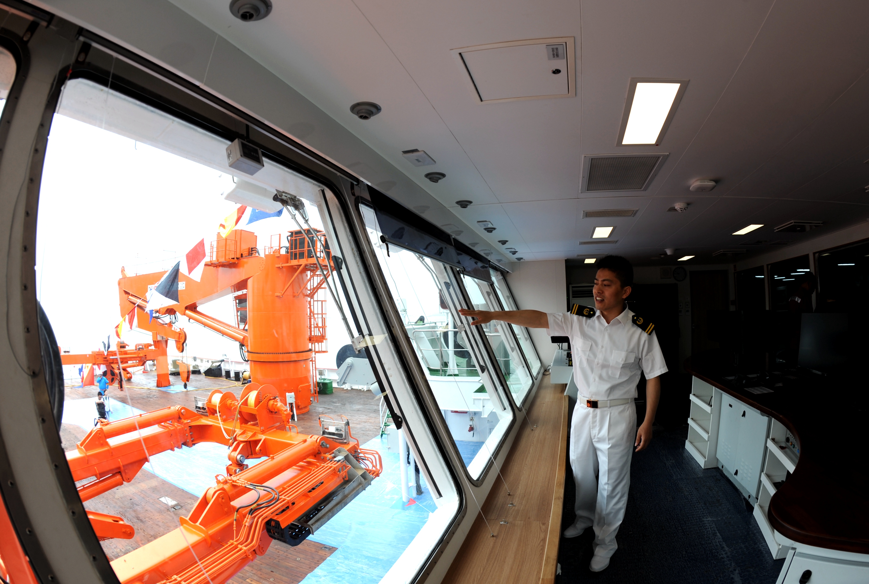 探访我国首艘自主建造的极地科考破冰船"雪龙2"号(4)