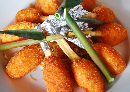 越南"甘蔗虾"色泽诱人,令人垂涎