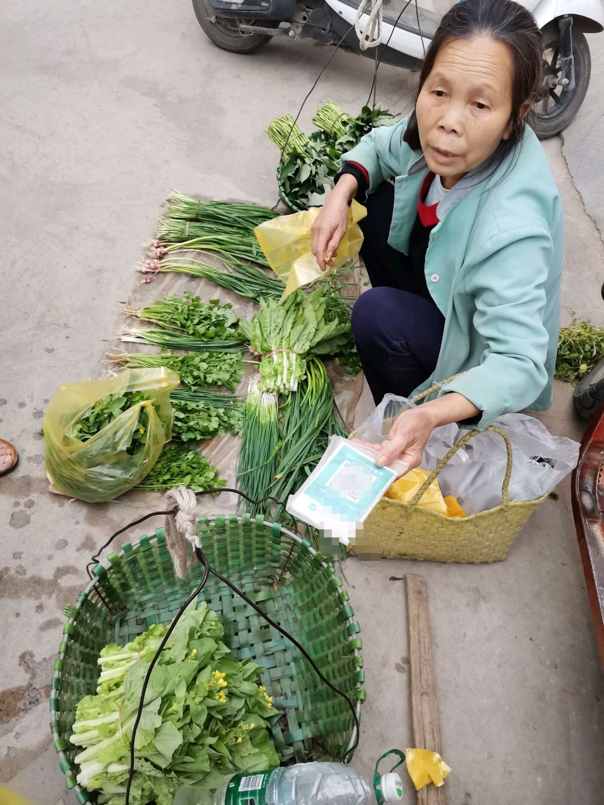 门口卖菜的老阿姨,开始用微信收卖菜钱