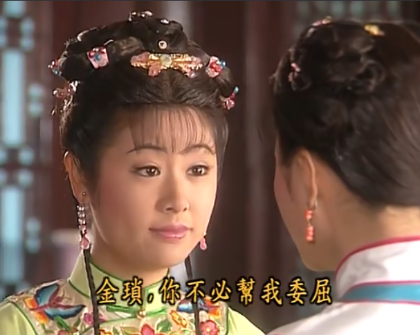 还珠:紫薇跪求众人想放弃格格成全小燕子,谁注意到了金锁的表情