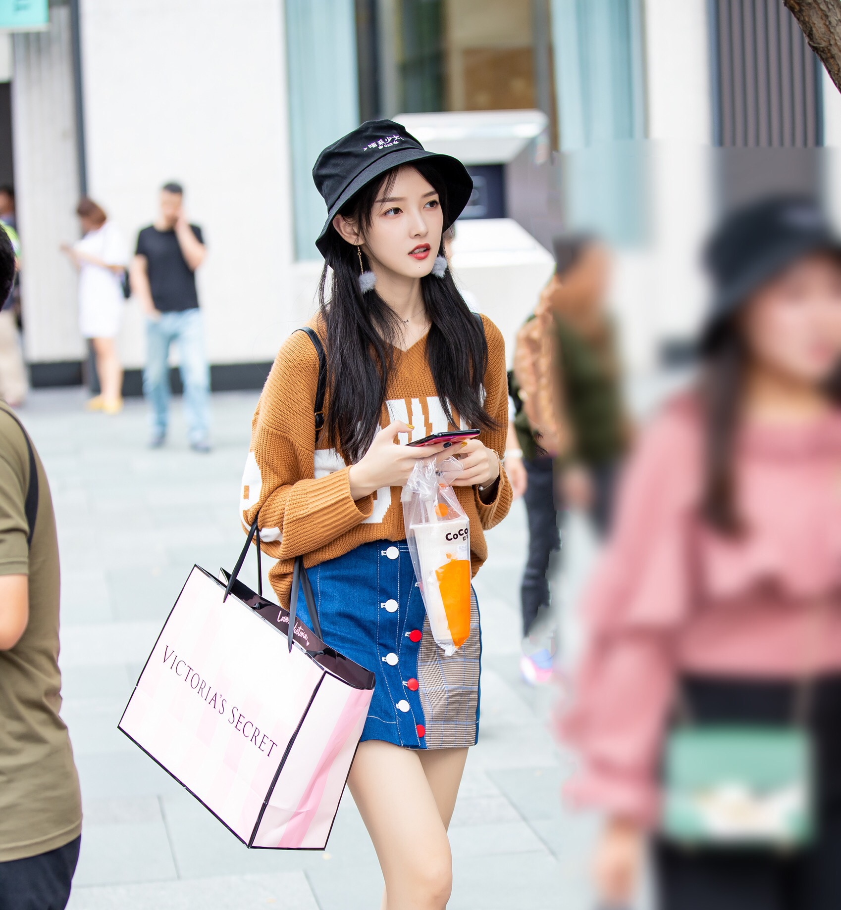 14岁的小姐姐,图二像极了宋祖儿,明艳动人,美出天际!