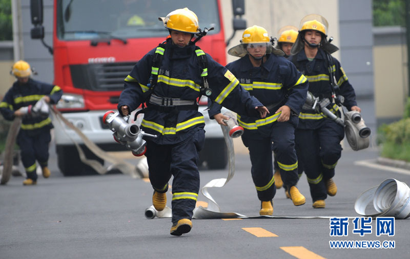 近日,17万消防官兵退出现役,从今以后再无"武警消防战士"!