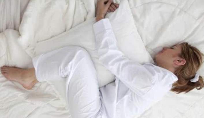 很多女性在睡觉的时候喜欢夹被子,到底是什么原因呢?看看吧!