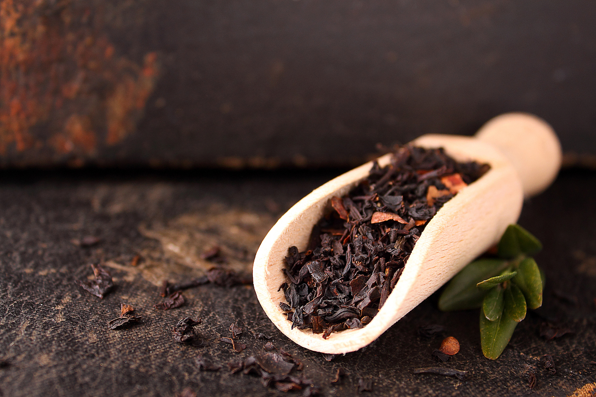 脾胃虚寒:黑茶是后发酵的茶类,通常咖啡因含量较少,适当喝不会刺激