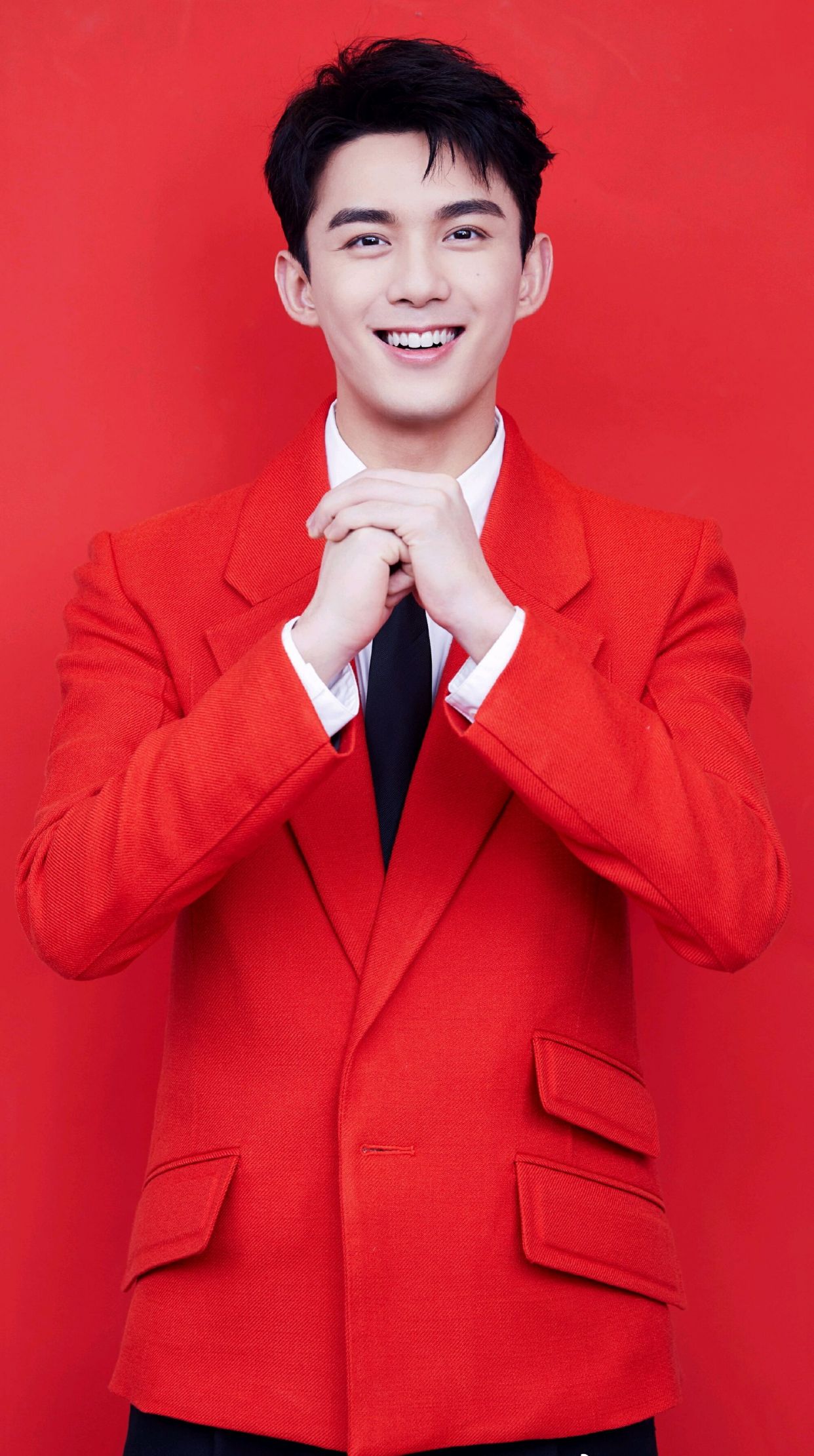 男明星恭喜发财手势篇,华晨宇贵气,吴磊喜庆,易烊千玺真诚