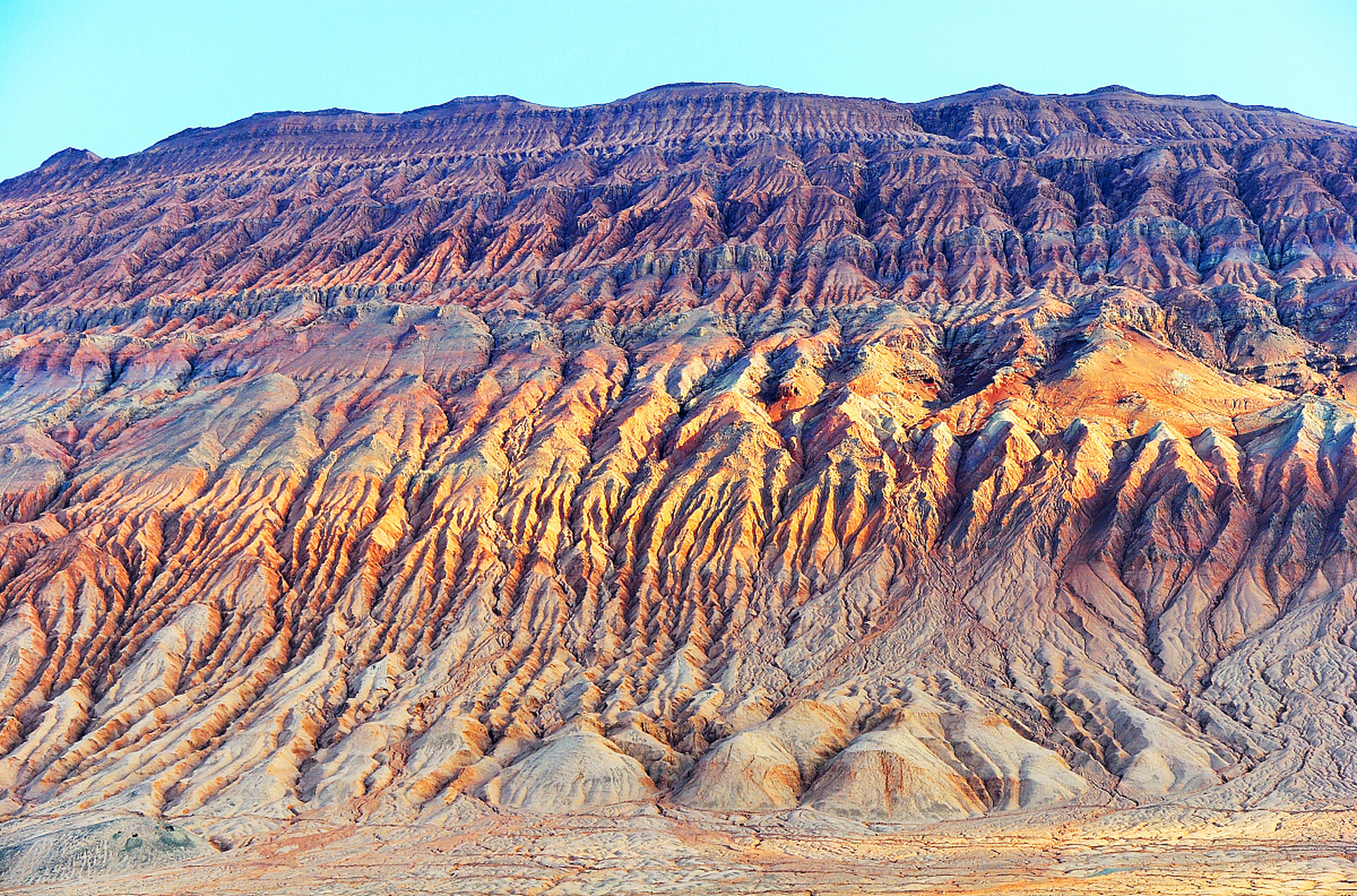 吐鲁番火焰山地表温度超80℃!