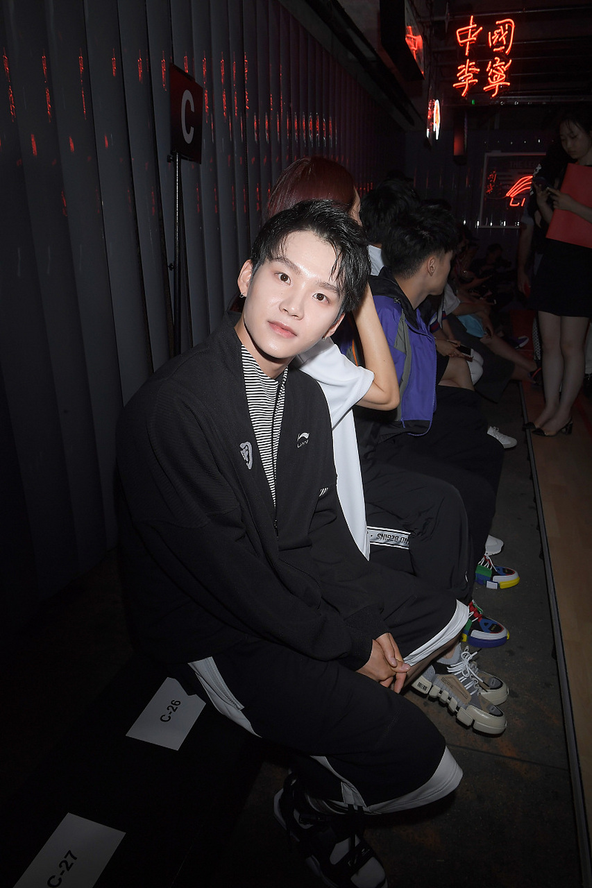 张欣尧被爆睡了旁人的女友之后,本以为他的粉丝会因为塌房义愤填膺