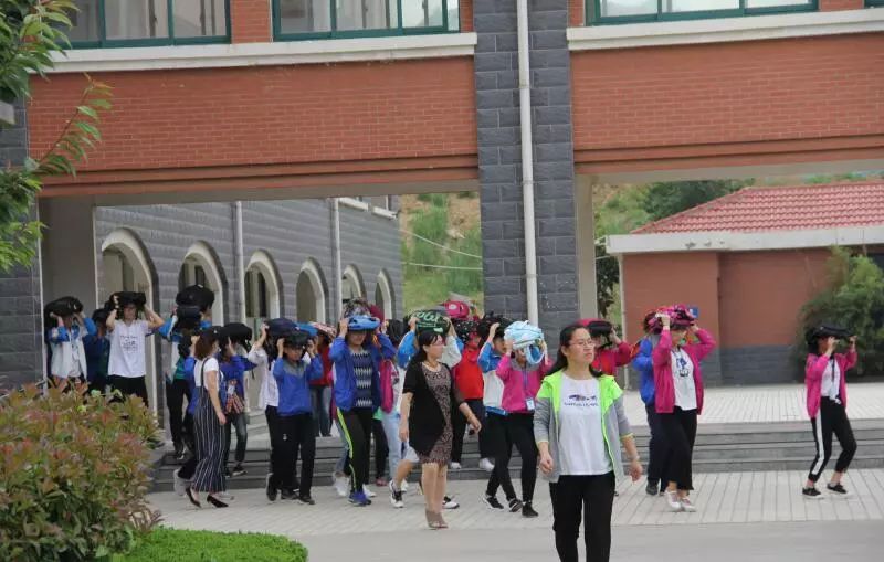 山东烟台:滨海中学举行地震应急疏散演练