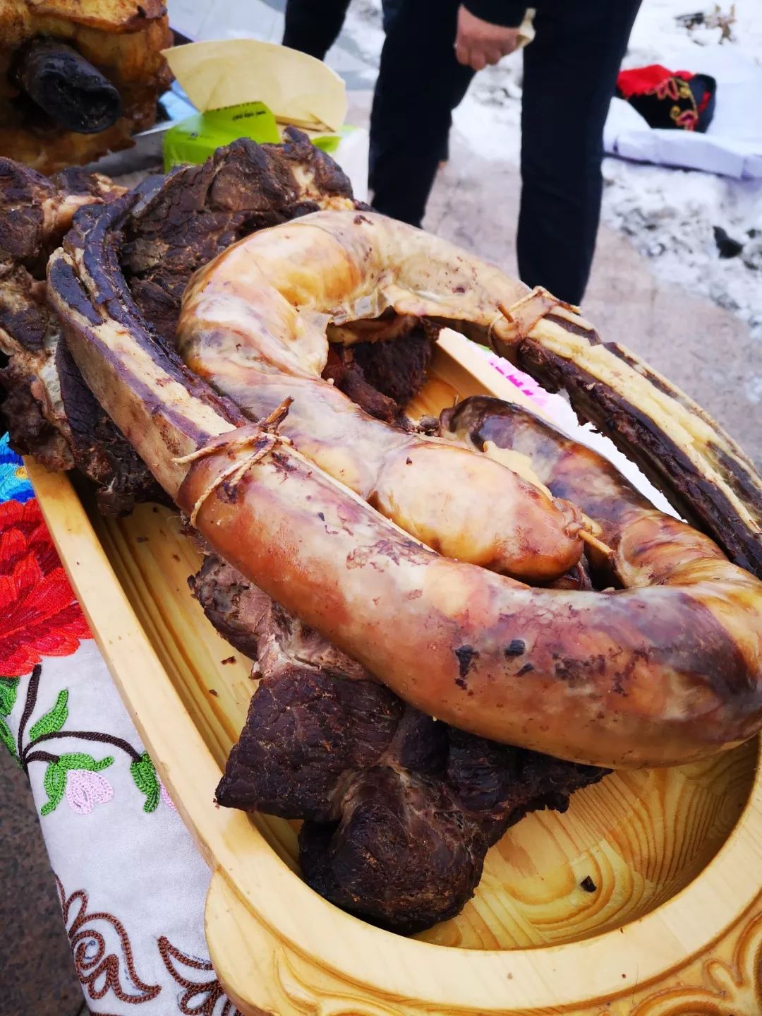 新疆特克斯美食馬肉,馬腸子和特色民宿