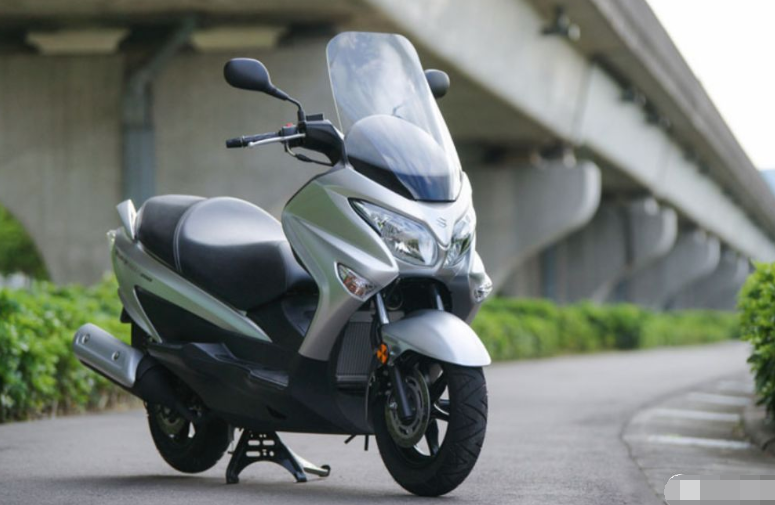 大胆猜价格!解析进口巡航铃木汉堡人200,标配abs,极速120以上