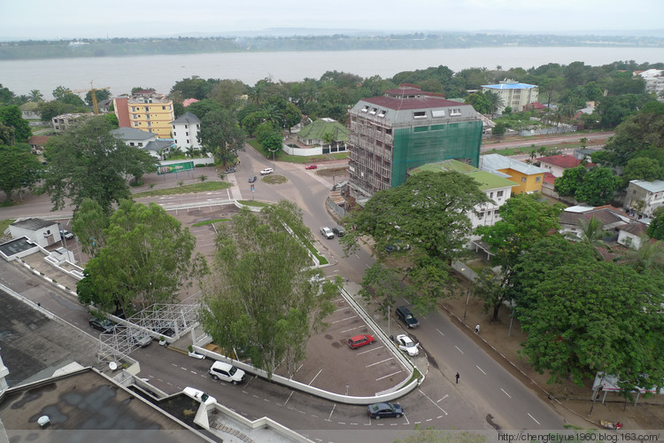 领土面积是邻国的两倍,出海口却被堵死,国家日益穷困