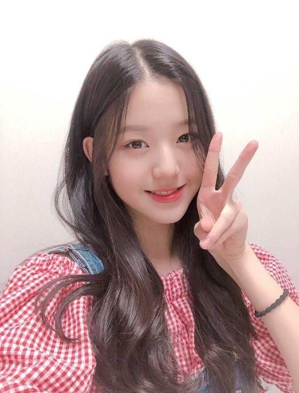 18岁左右,女生出现这"4大"特征,长大后会是美人,看看是你吗