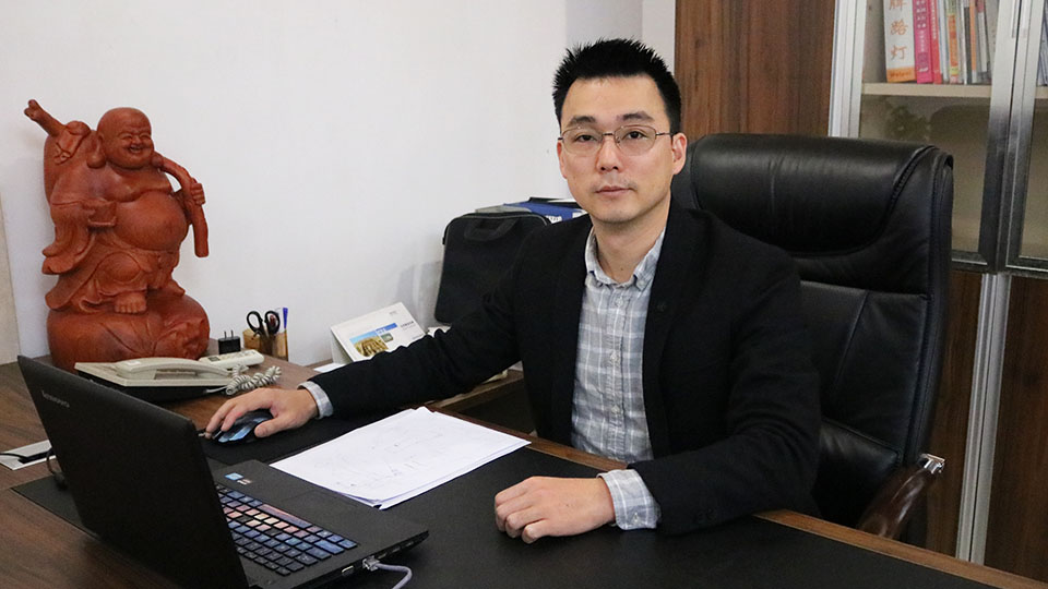 热烈祝贺汉马激光陈绵著总经理荣获"科技创新人才奖"