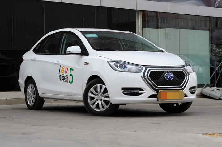 江淮iev5新能源设计炫酷,带给你速度与激情,越品越有味