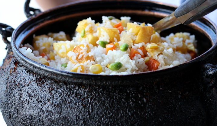 土豆与米饭的碰撞,云南风味主食,铜锅焖饭的美味