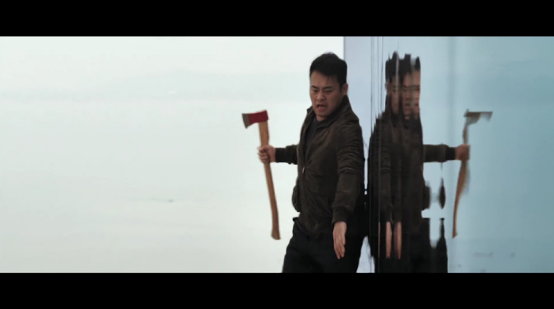 《烈日灼心》中协警何松为何失足跌落高楼,其实是导演的用心良苦