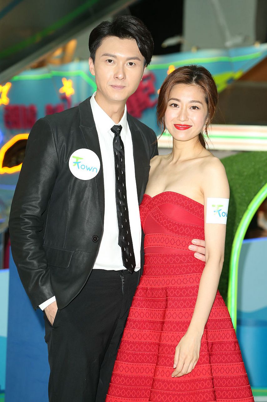 据港媒,王浩信与陈自瑶疑似已经正式离婚,女儿由两人共同抚养.