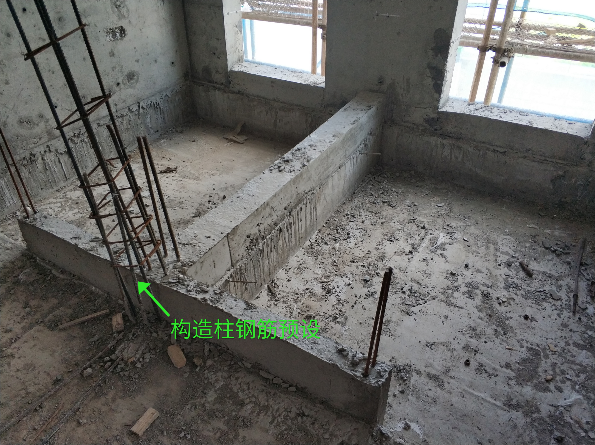 水房间在其墙体根部设置一定高度和宽度的上翻梁或上反素混凝土止水带