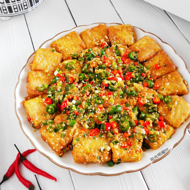 香煎豆腐,鲜香醇厚,香辣美味,超级下饭!