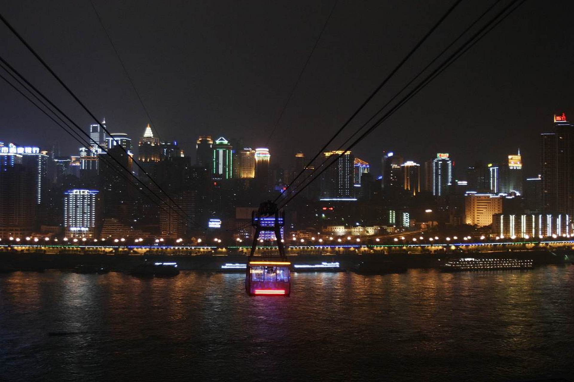 【重庆山城之美,长江索道夜景如画】想近距离俯瞰重庆夜景吗?