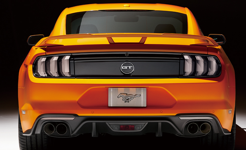 大黄蜂电影的热播搞得大家不要不要的,它与老冤家野马到底如何